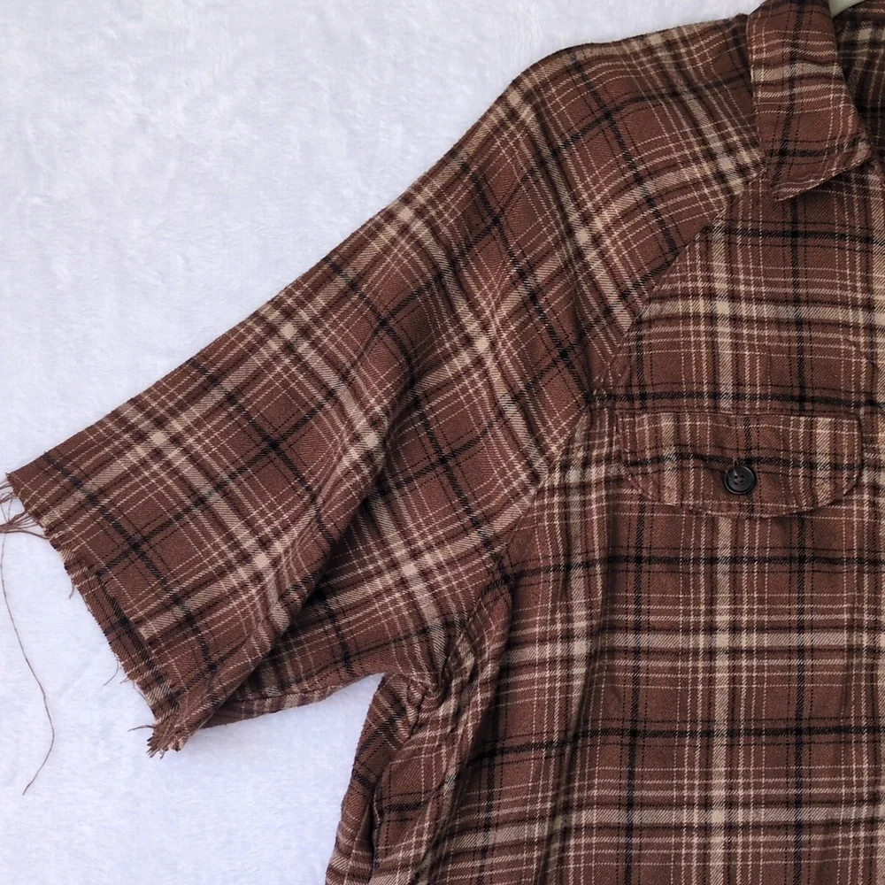 Wild Fable‎ Women's Brown Plaid Raw Hem Grunge Oversized Button Shirt Size XS - Picture 4 of 9